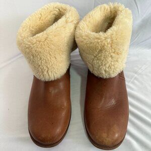UGG Women's Tan Leather Round-Toe Fleece Lining Winter Boots - Size 9.5